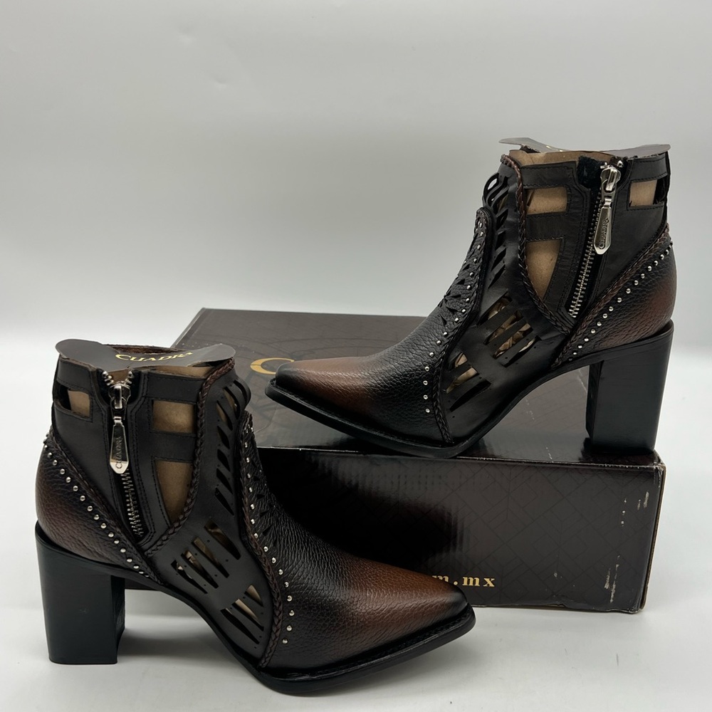 Cuadra CU576 Women Sz 8 Black Honey Leather Laser Studs Pointed Toe Ankle Boots
